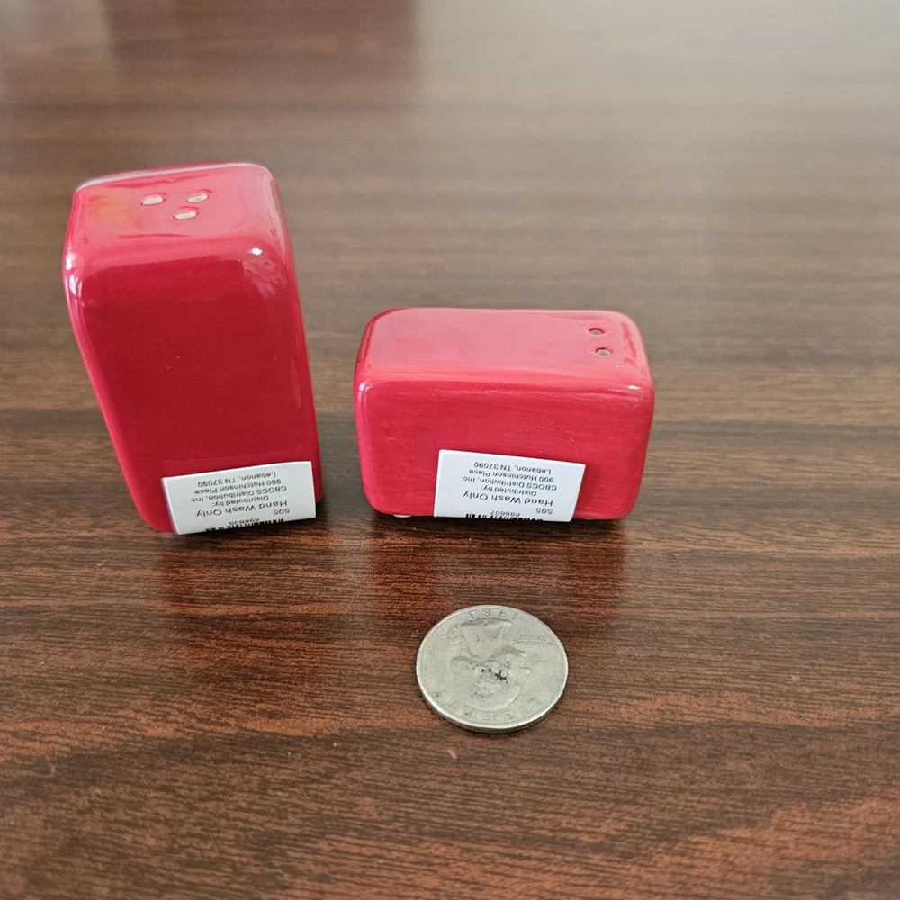 Miniature Salt And Pepper Shakers Shaped As A Refrigerator And A Microwave Oven. - Picture 4 of 4